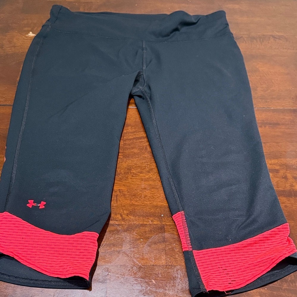 Under Armour Black and Pink Girls' Capri Leggings 🩶